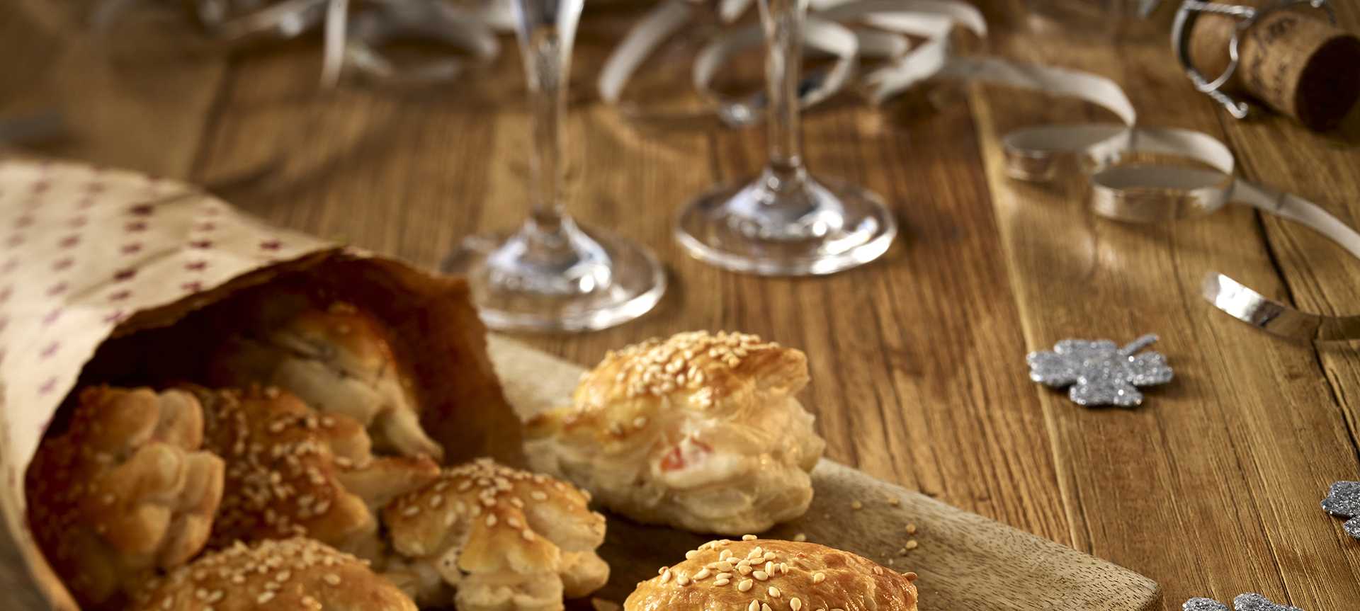 Rezeptbild für Herzhaft gefüllte Blätterteigtaschen mit PaprikaQuark