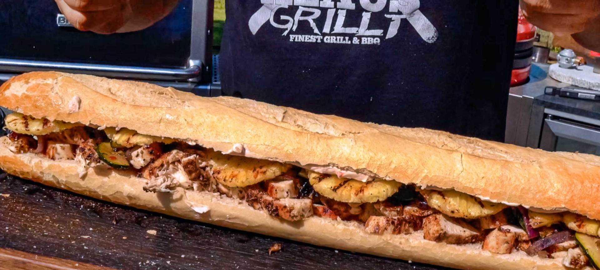 Rezeptbild für Saftiges Grill-Baguette mit Hähnchenbrustfilet und mediterranem Gemüse