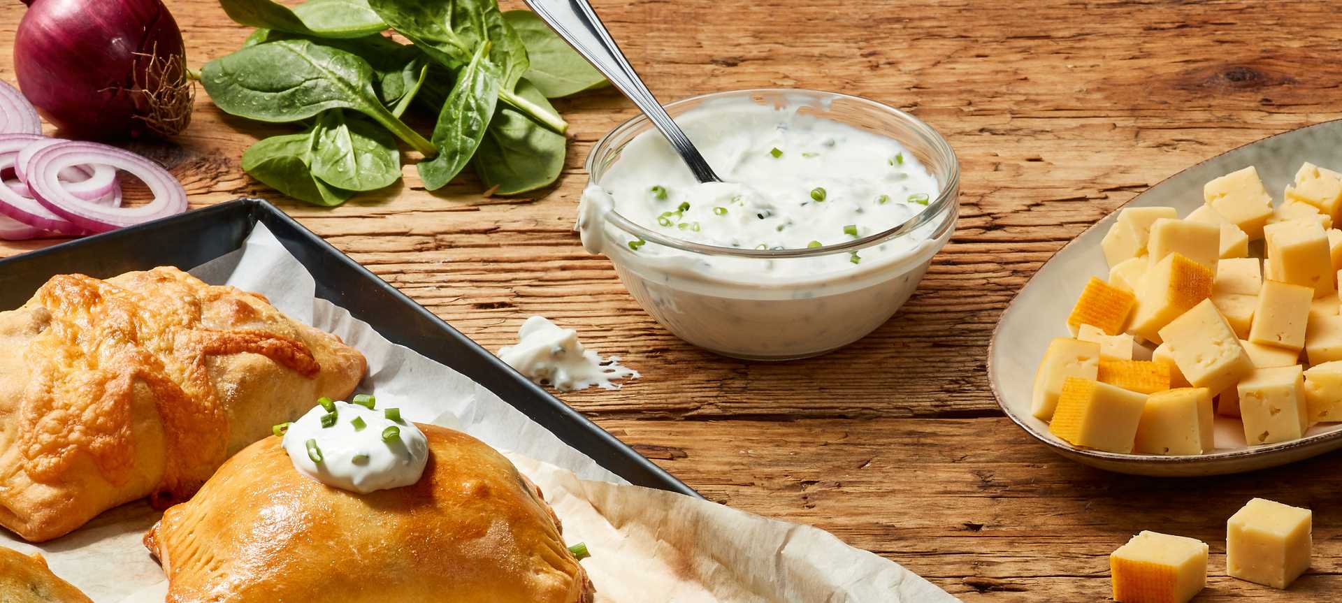 Rezeptbild für Knuspriges Handbrot mit Spinat- oder Hackfleischfüllung