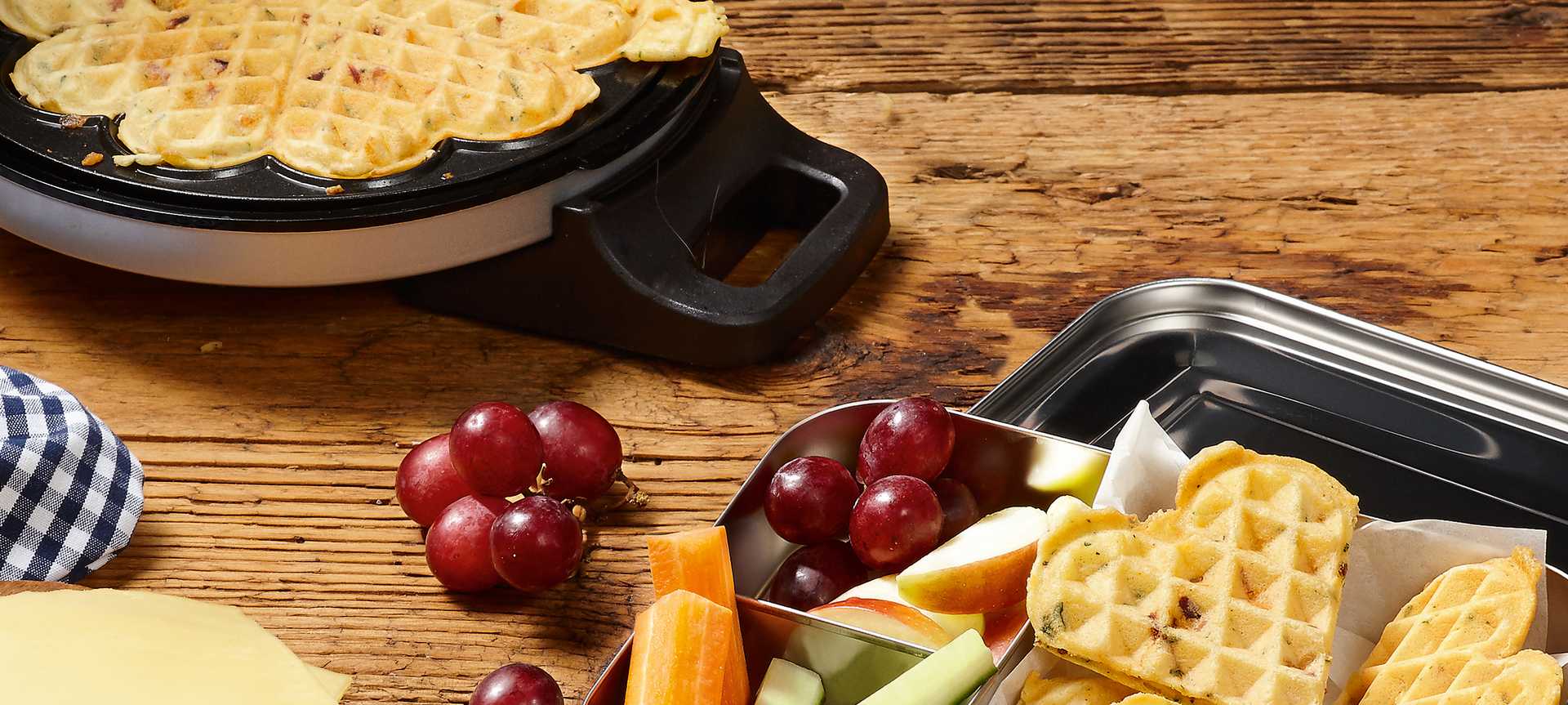 Rezeptbild für Pausenbox mit herzhaften Schinken-Käse-Waffeln