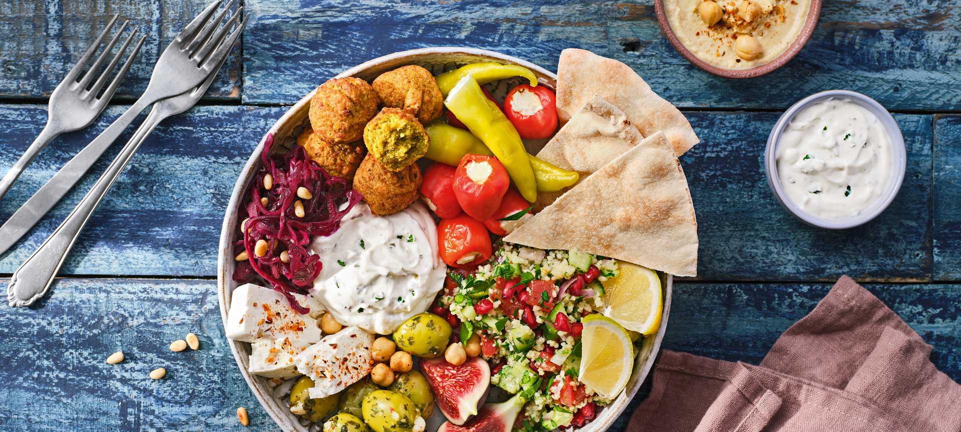 Rezeptbild für Taboulé-Salat mit PetersilienQuark und Granatapfel