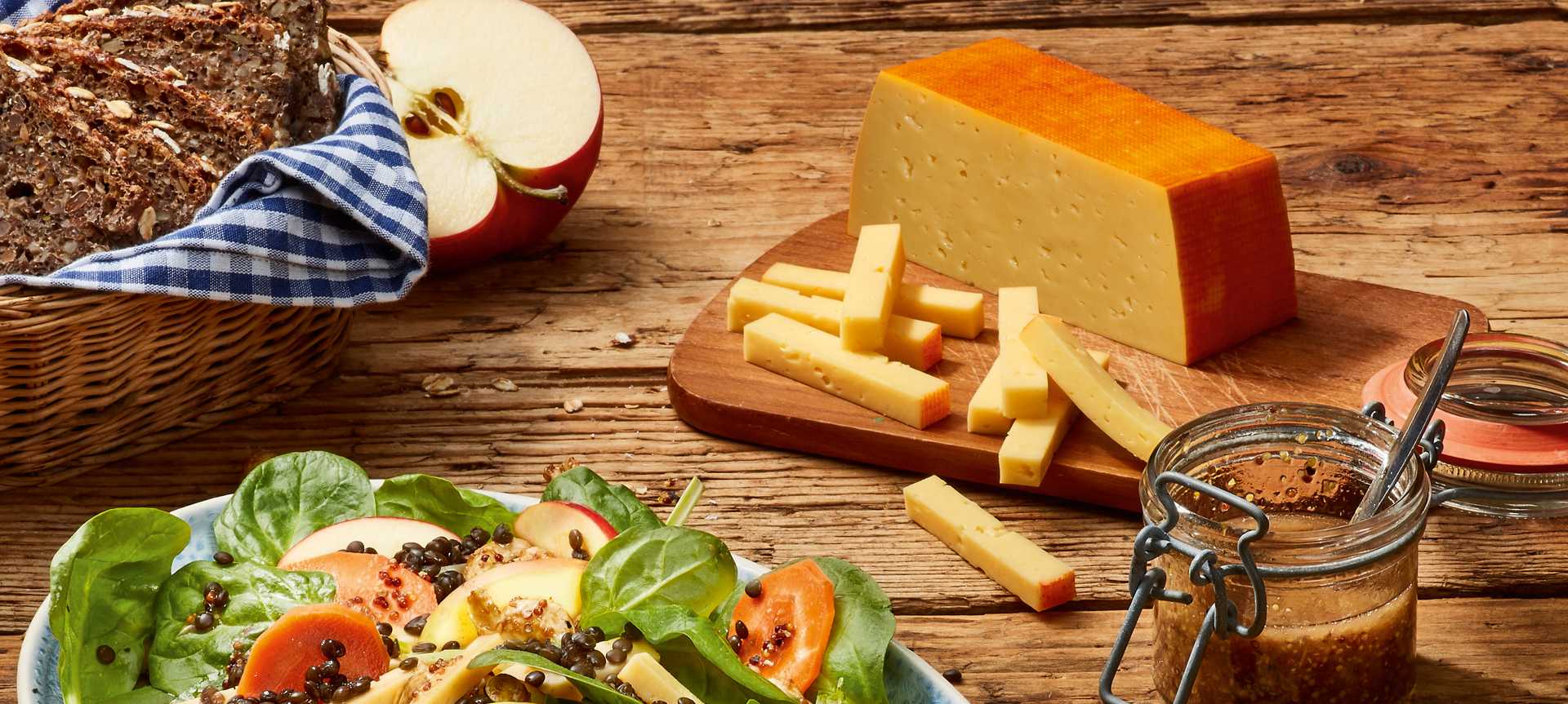 Rezeptbild für Vegetarischer Belugalinsen-Salat mit Apfel und Käse