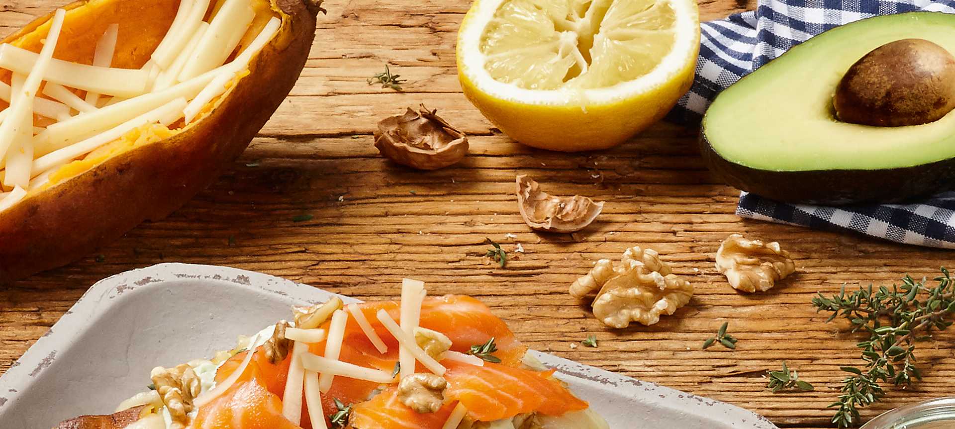 Rezeptbild für Ofen-Süßkartoffel mit Avocado-Dip