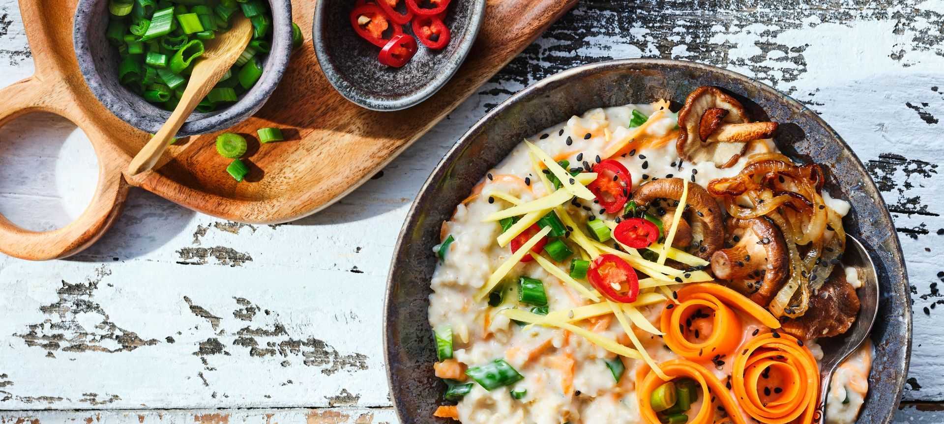 Rezeptbild für Herzhafter Porridge mit Gemüse im Congee-Style