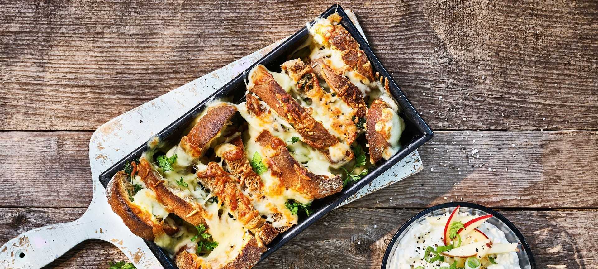 Rezeptbild für Schnelles Zupfbrot mit Knoblauchbutter