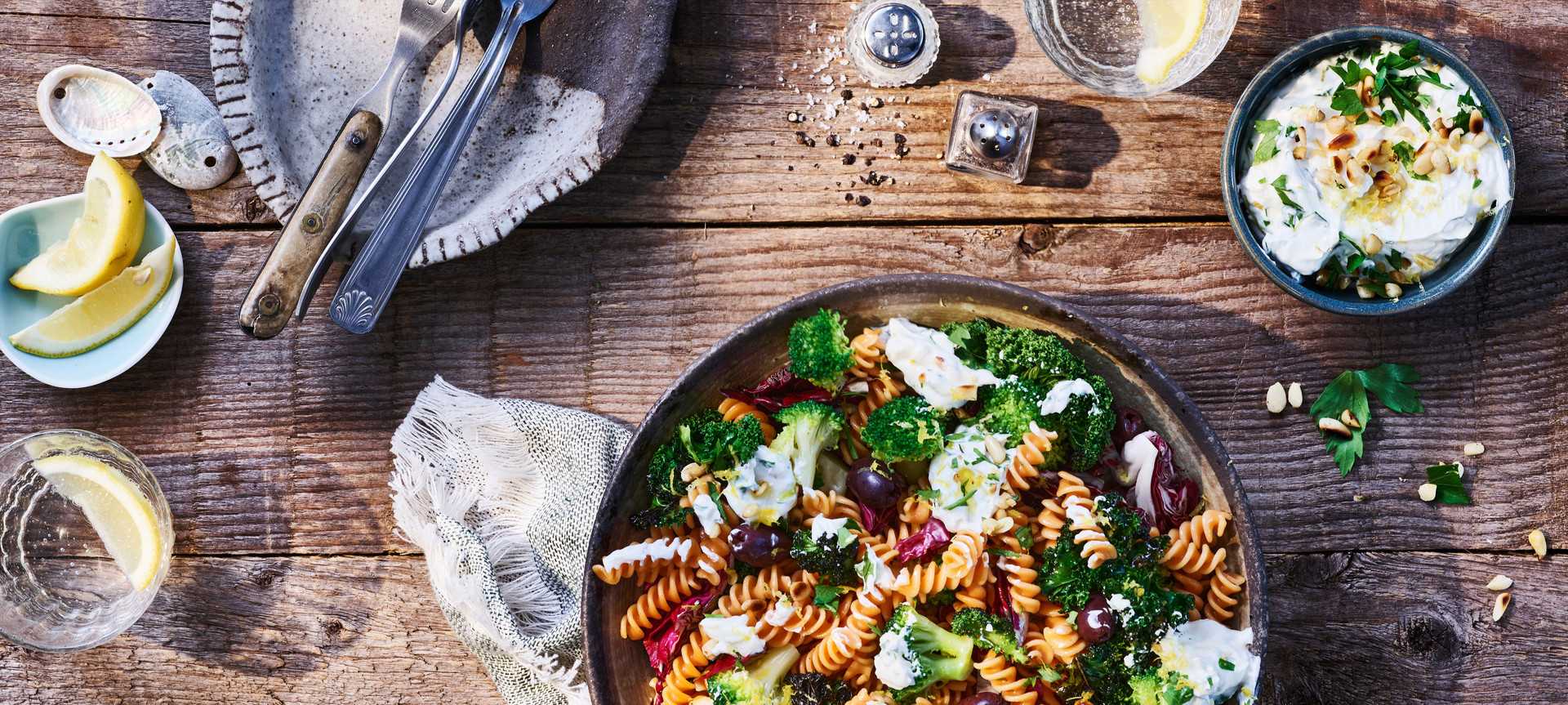Rezeptbild für Proteinreiche Linsennudeln-Pfanne mit Quark-Dip