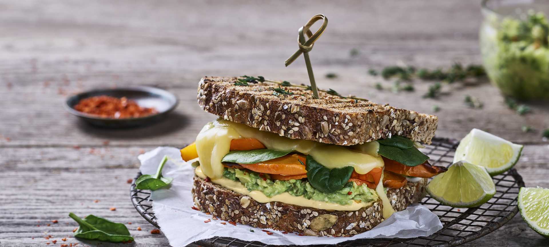 Rezeptbild für „Say Cheese“ Sandwich mit würzigem Müritzer Käse, Kürbis und Spinat