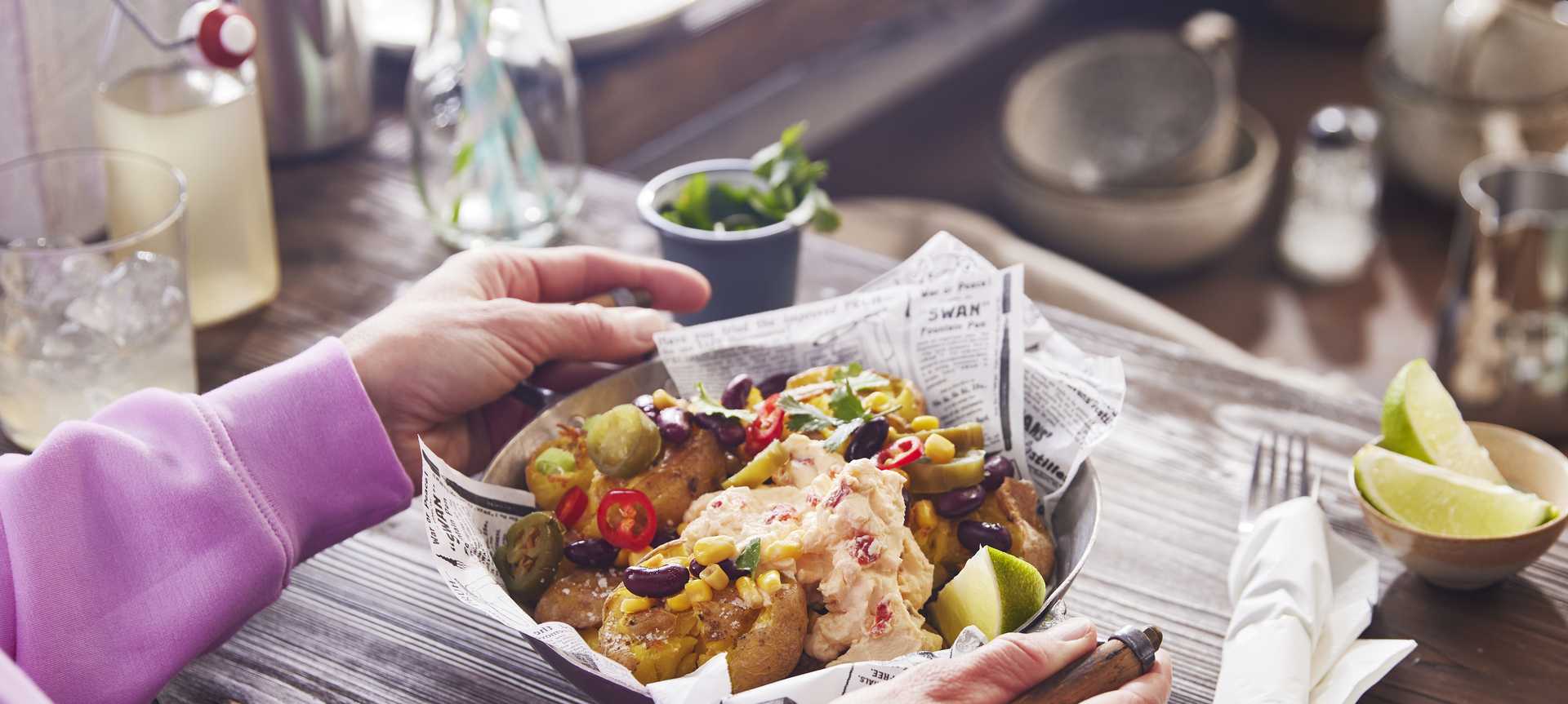 Rezeptbild für Loaded Smashed Potatoes mexikanische Art mit PaprikaQuark