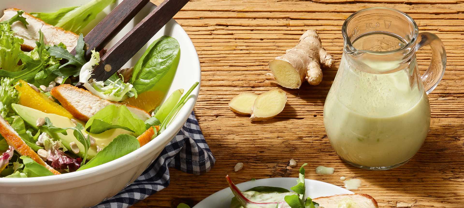 Rezeptbild für Leichter Sommersalat mit Hähnchenbrust und Orange-Ingwer-Dressing