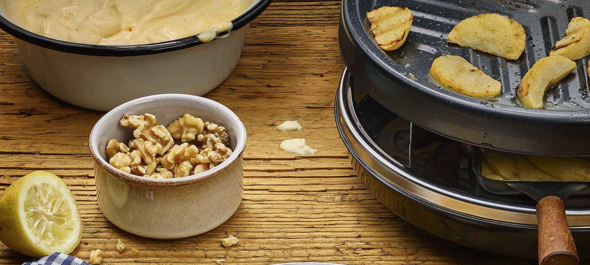 Rezeptbild für Süßes Apfel-Walnuss-Raclette