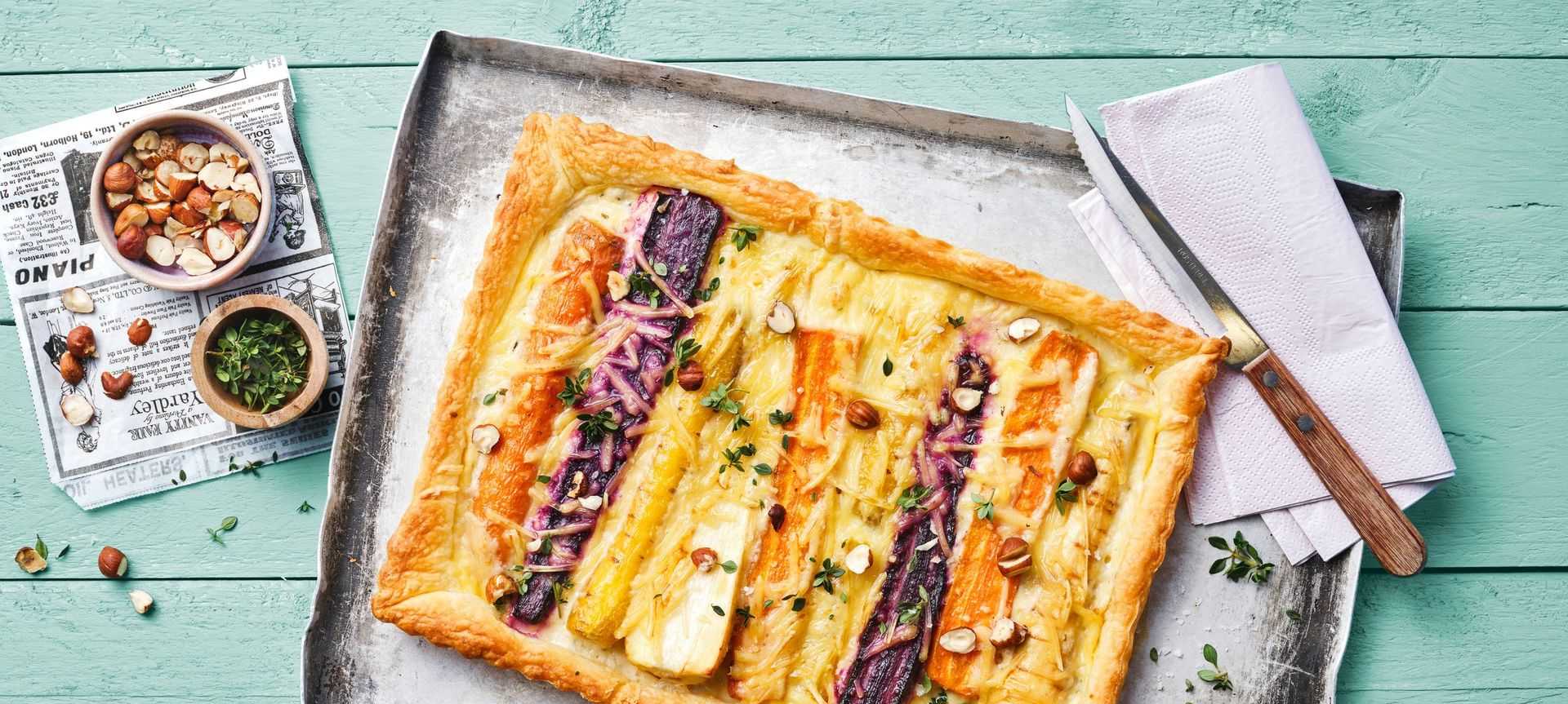 Rezeptbild für Bunte Karottentarte mit Thymian & Haselnüssen