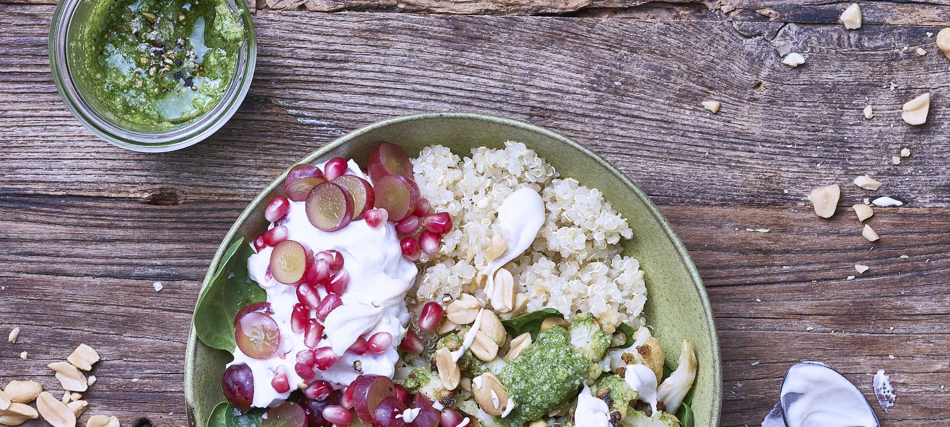 Rezeptbild für Vegetarische Bowl mit geröstetem Blumenkohl und Tahini-Dressing