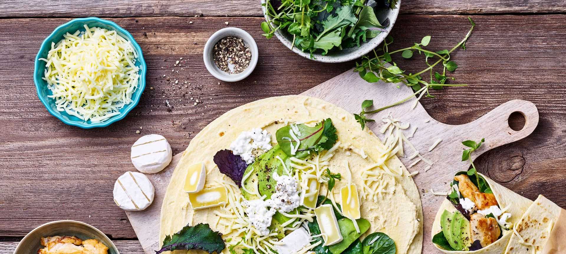 Rezeptbild für Protein-Wraps mit körnigem Frischkäse und Avocado