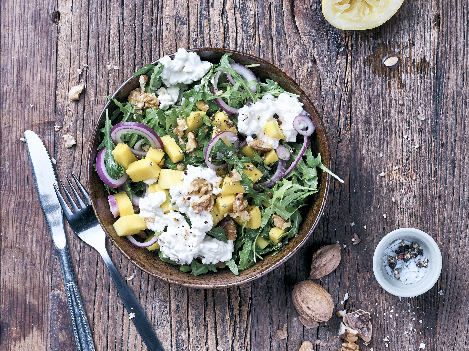 Bunter Salat mit Körnigem Frischkäse